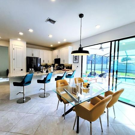 Blue Door Retreat - Luxury Pool Home - Sleeps 8 Кейп-Корал Екстер'єр фото