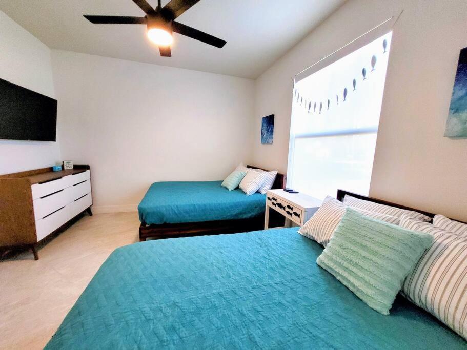 Blue Door Retreat - Luxury Pool Home - Sleeps 8 Кейп-Корал Екстер'єр фото