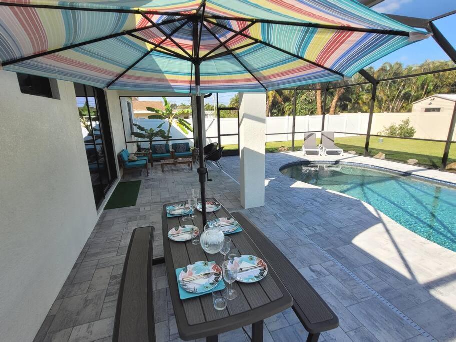 Blue Door Retreat - Luxury Pool Home - Sleeps 8 Кейп-Корал Екстер'єр фото