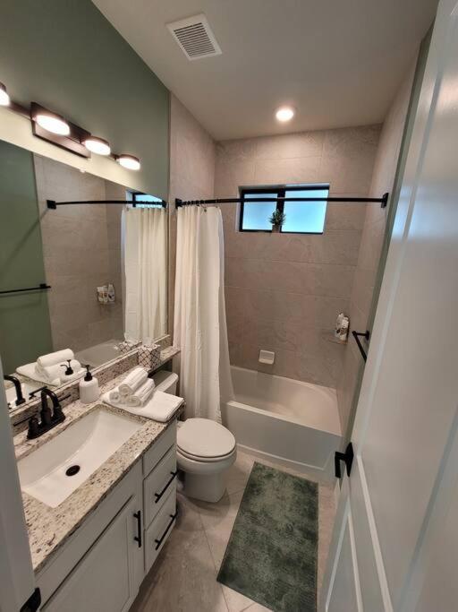Blue Door Retreat - Luxury Pool Home - Sleeps 8 Кейп-Корал Екстер'єр фото